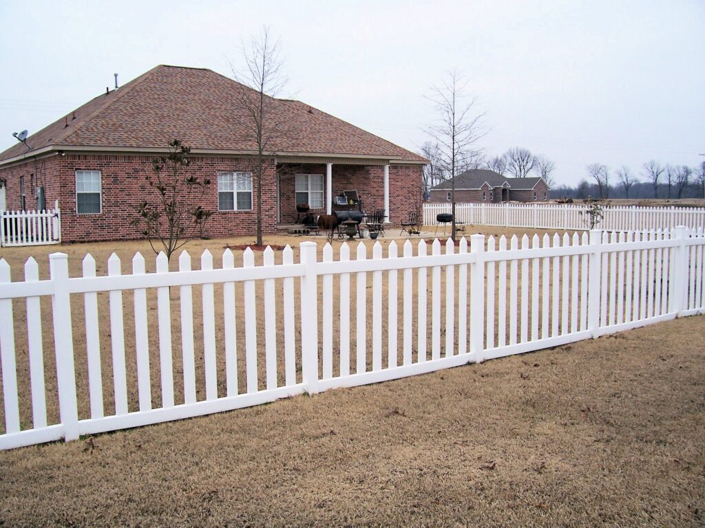 4' Tall White Vinyl Picket Fencing